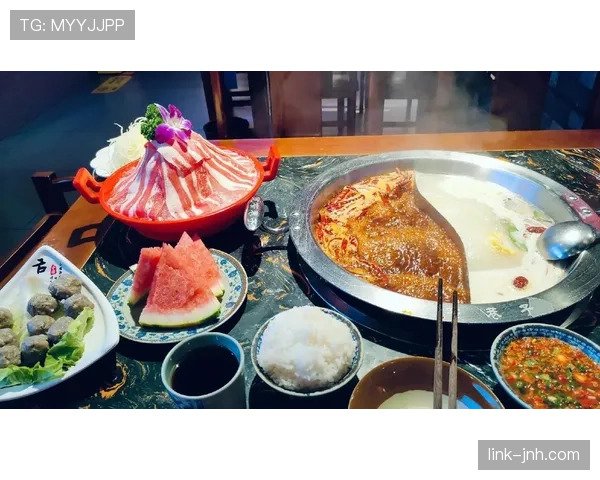 任子威训练结束后一个人吃豪华大餐，这节奏有点像电影里的孤独富豪啊