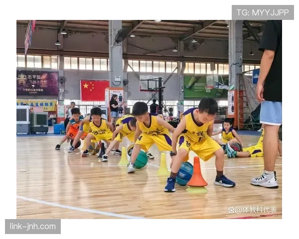 篮球新手必看：运球规则的正确理解与练习方法